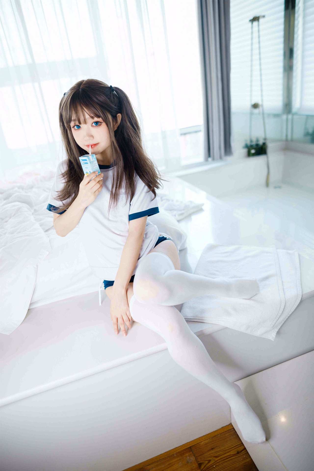神沢永莉灰丝花裙子