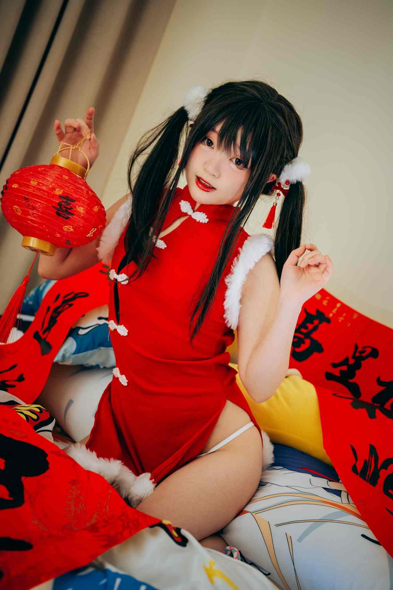 神沢永莉黄色吊带睡衣兔兔