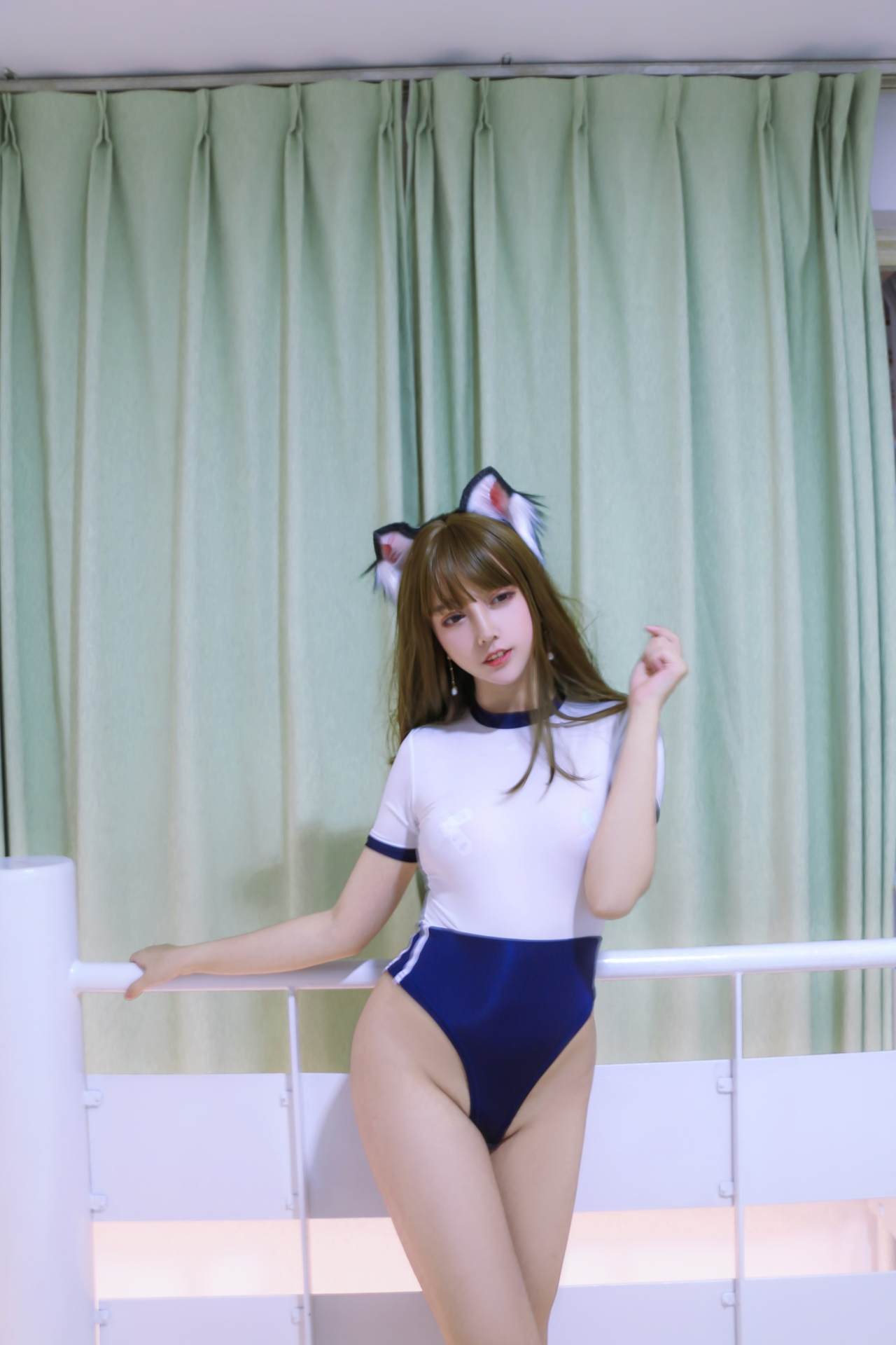 过期米线线喵体操服