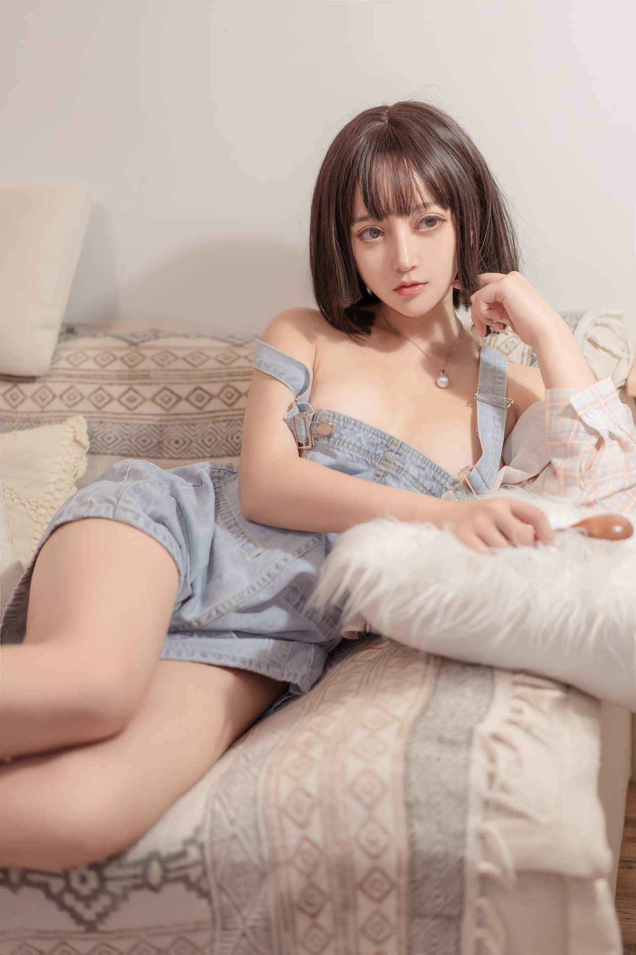 过期米线线喵背带裤