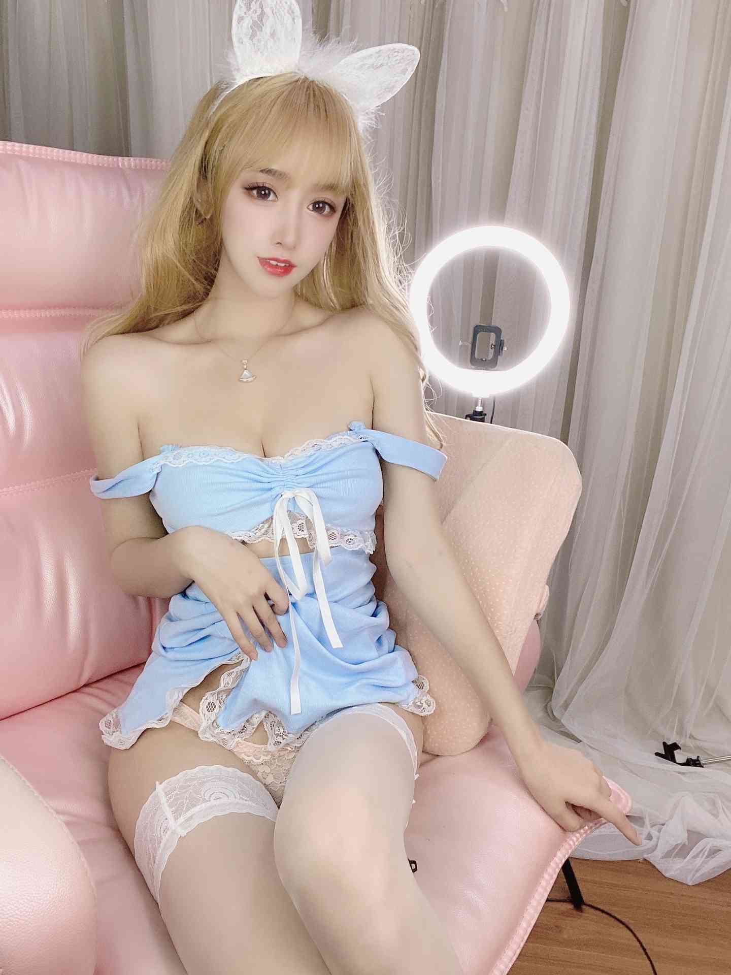 过期米线线喵蕾丝连衣裙