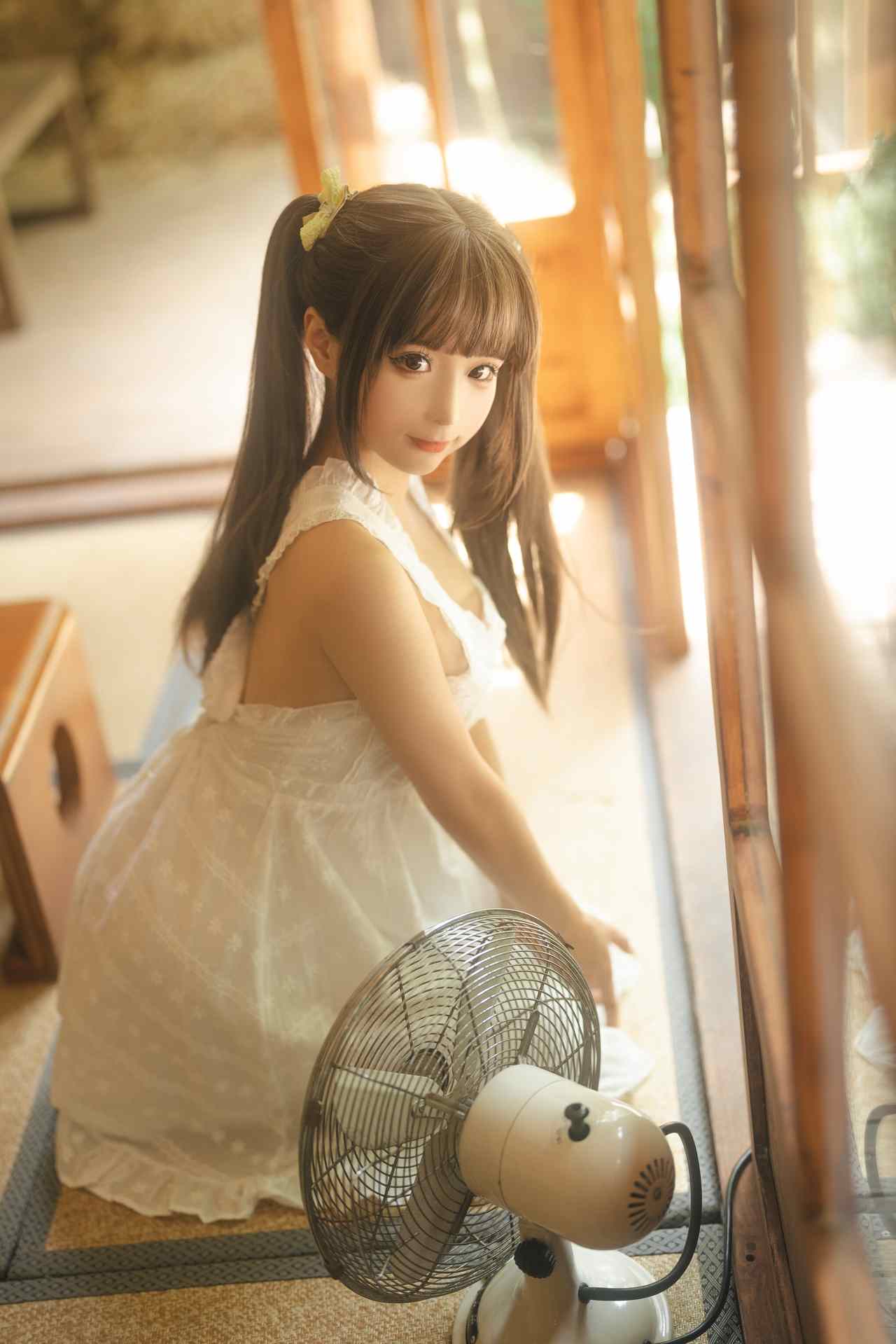 蠢沫沫白吊带