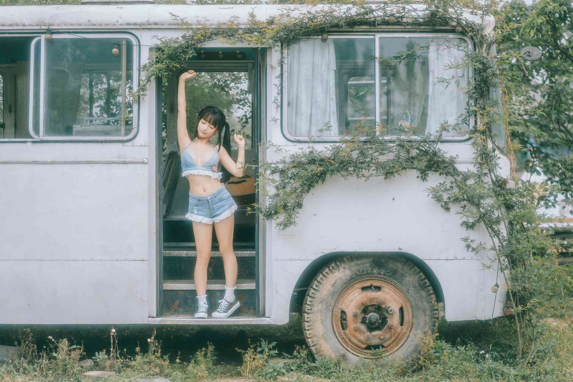 蠢沫沫大巴房车
