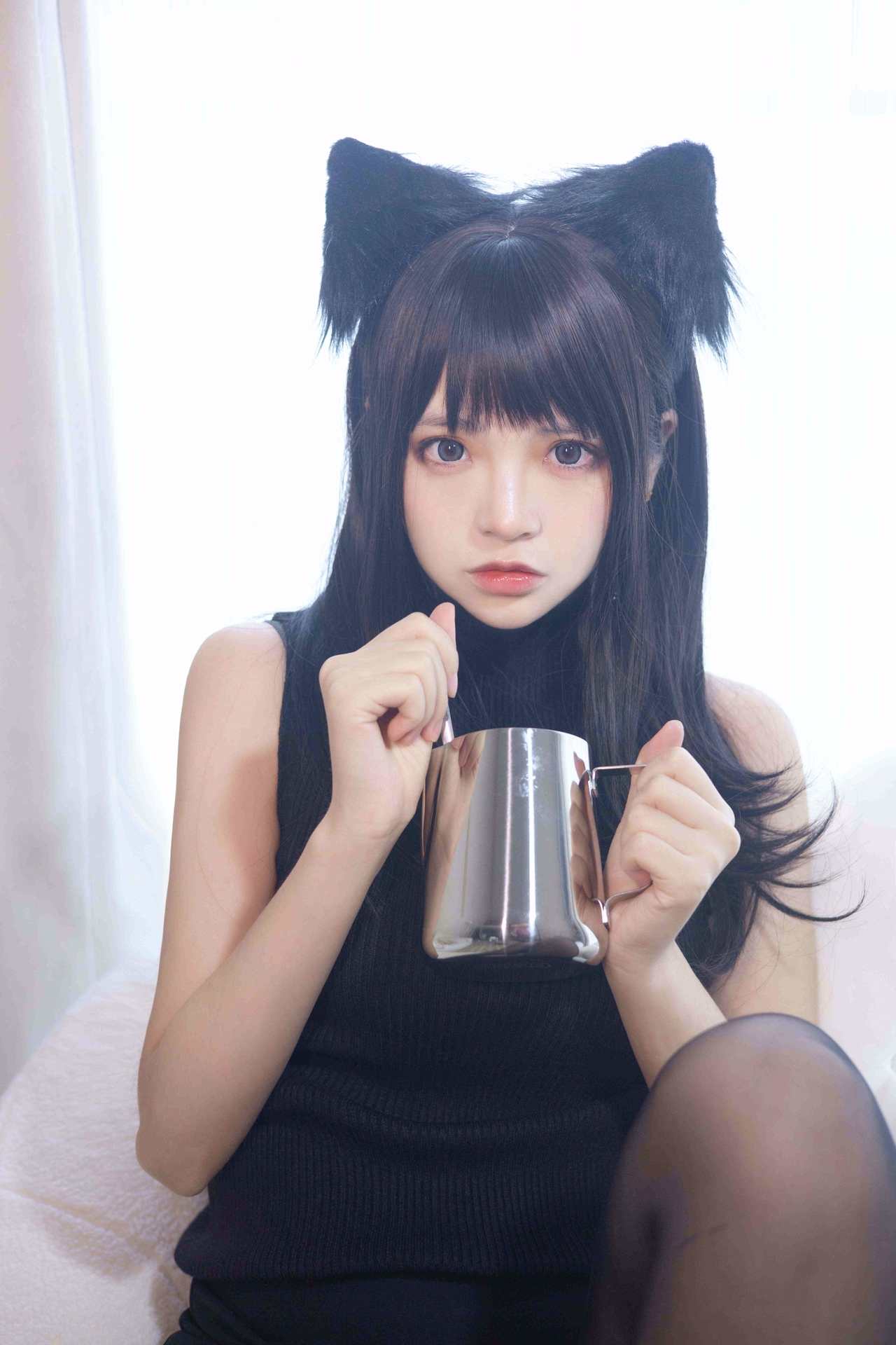 疯猫ss黑毛衣少女