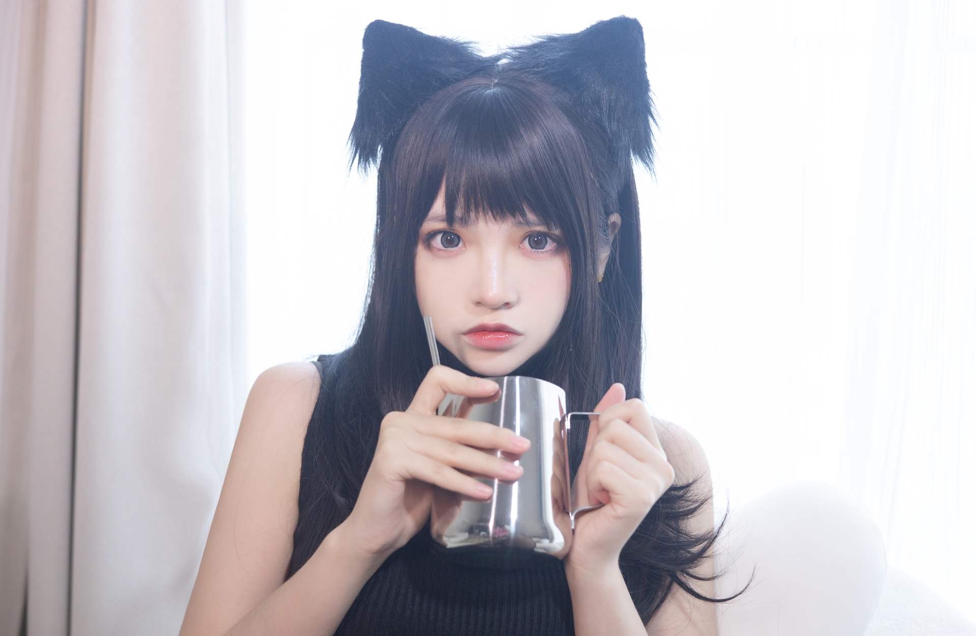 疯猫ss黑毛衣少女