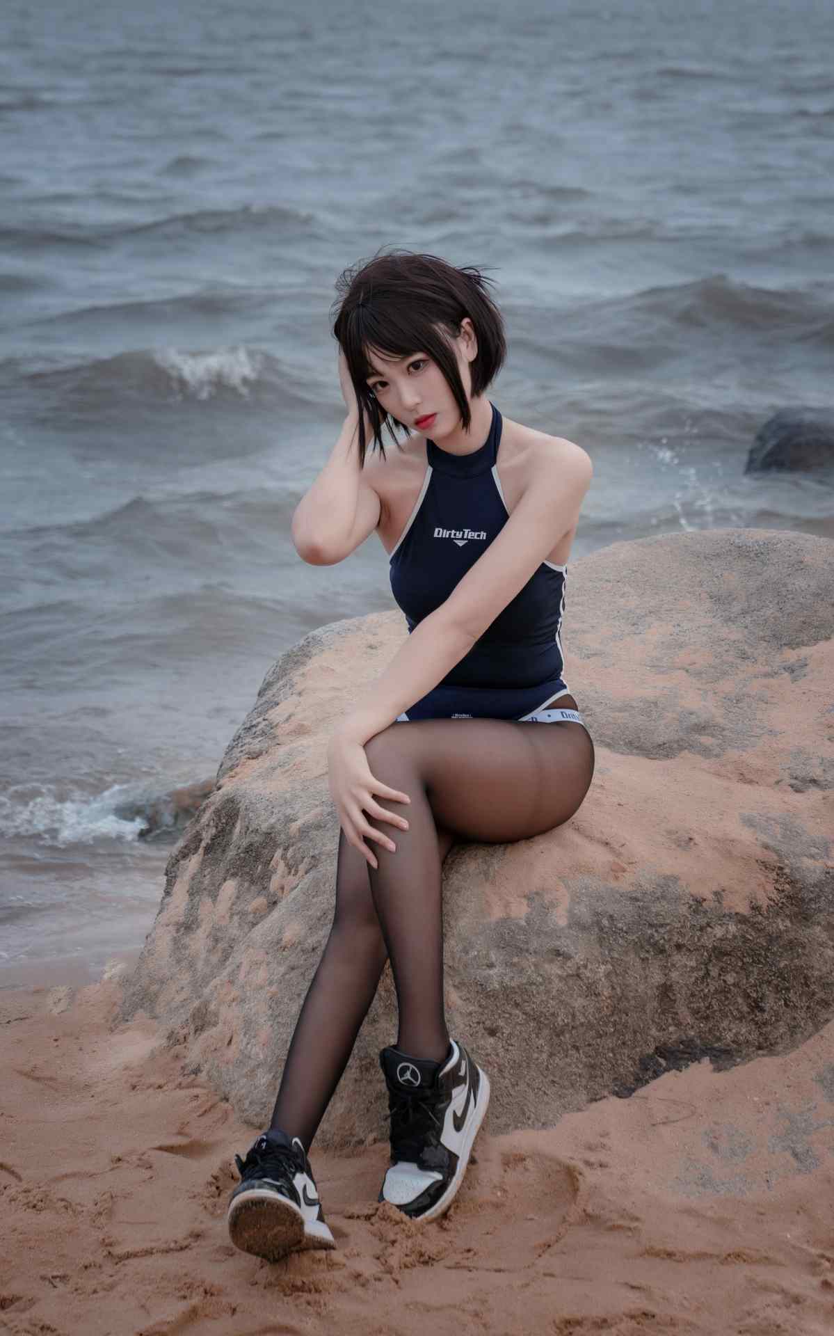 轩萧学姐沙滩竞泳