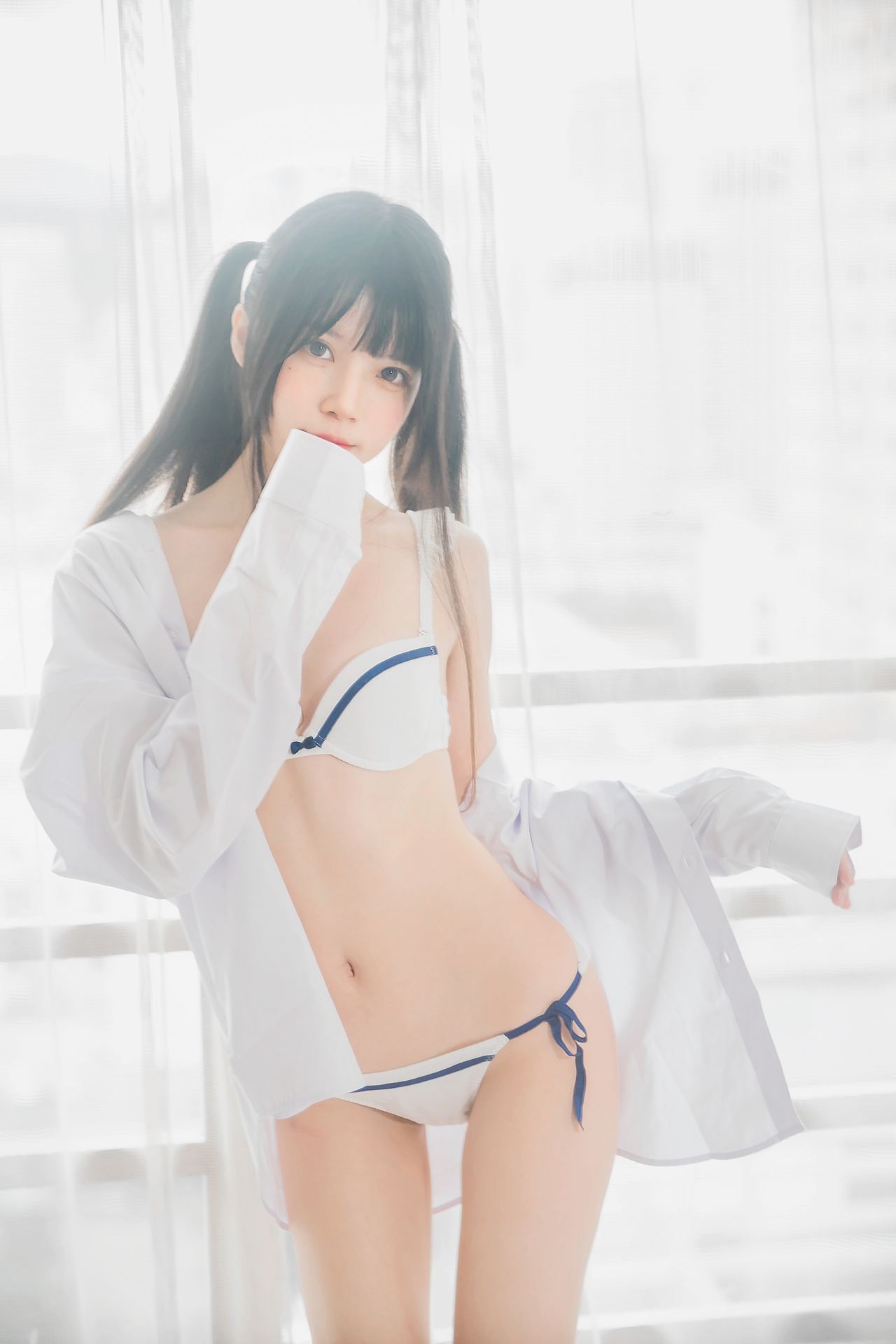 桜桃喵白衬衫双马尾