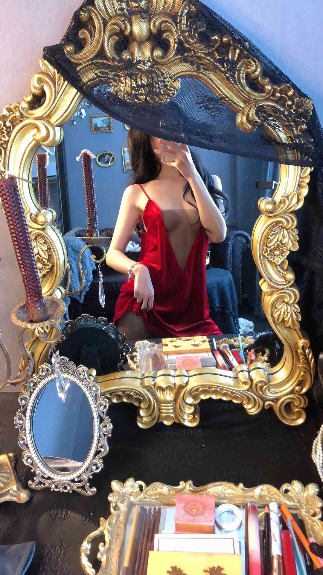 阿包也是兔娘红丝绒睡衣