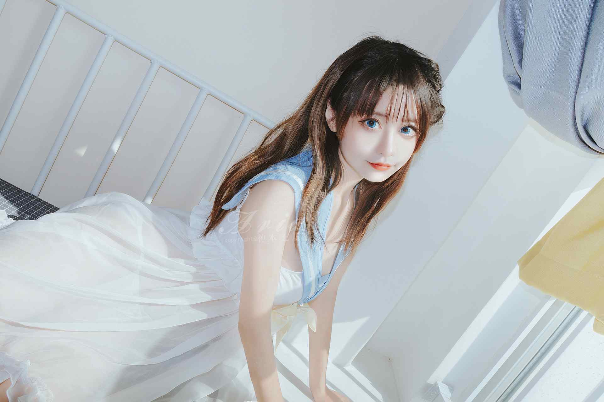 神本无尾蓝色睡裙