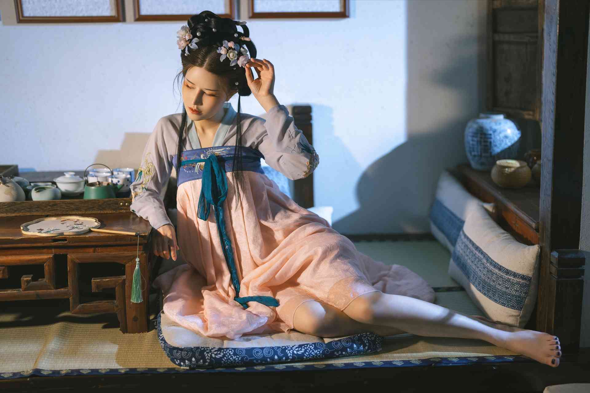 鹿八岁汉服