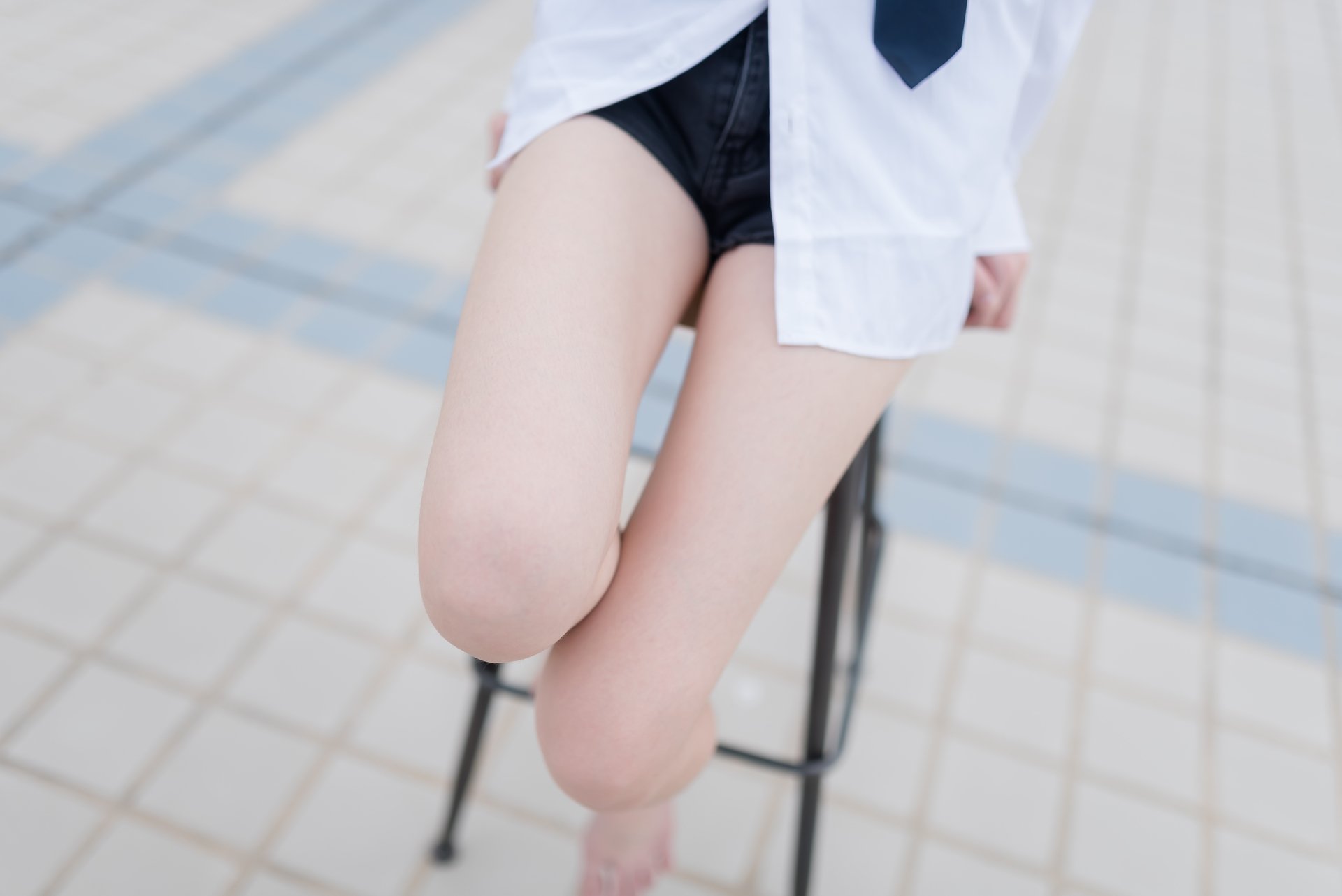 风之领域白衬衫裸足