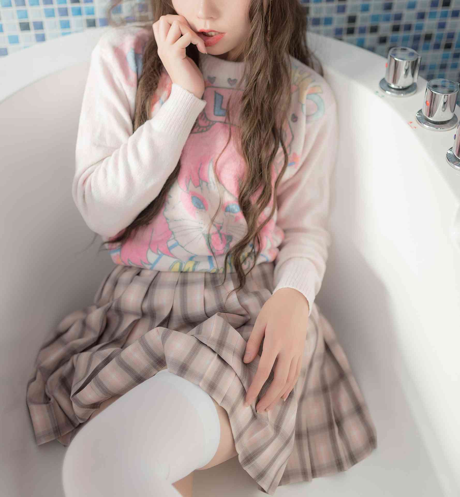 风之领域浴缸里的湿身少女