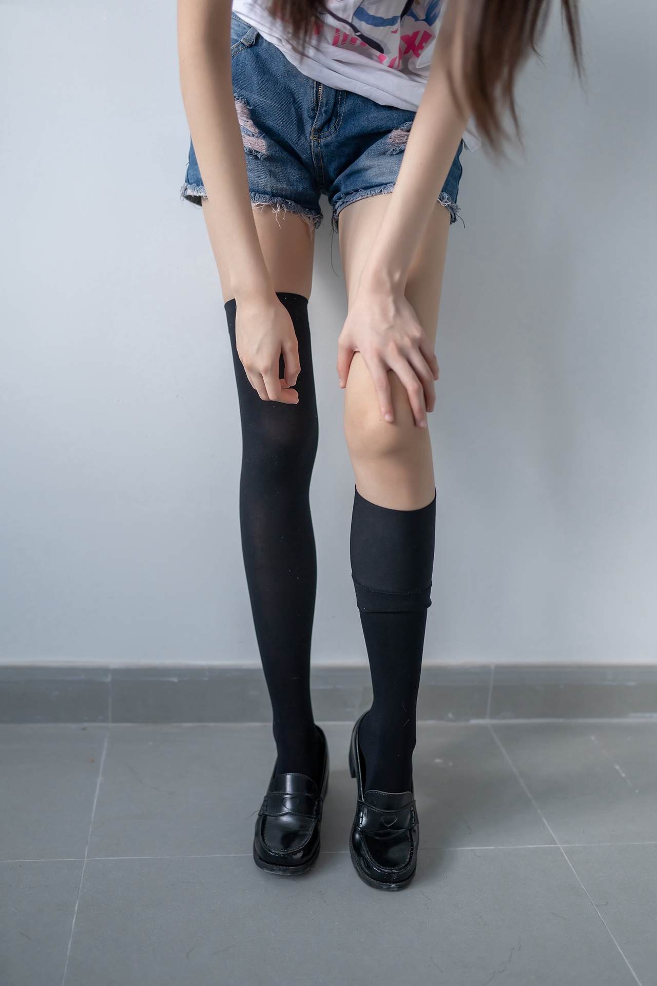 风之领域牛仔短裤与黑丝袜