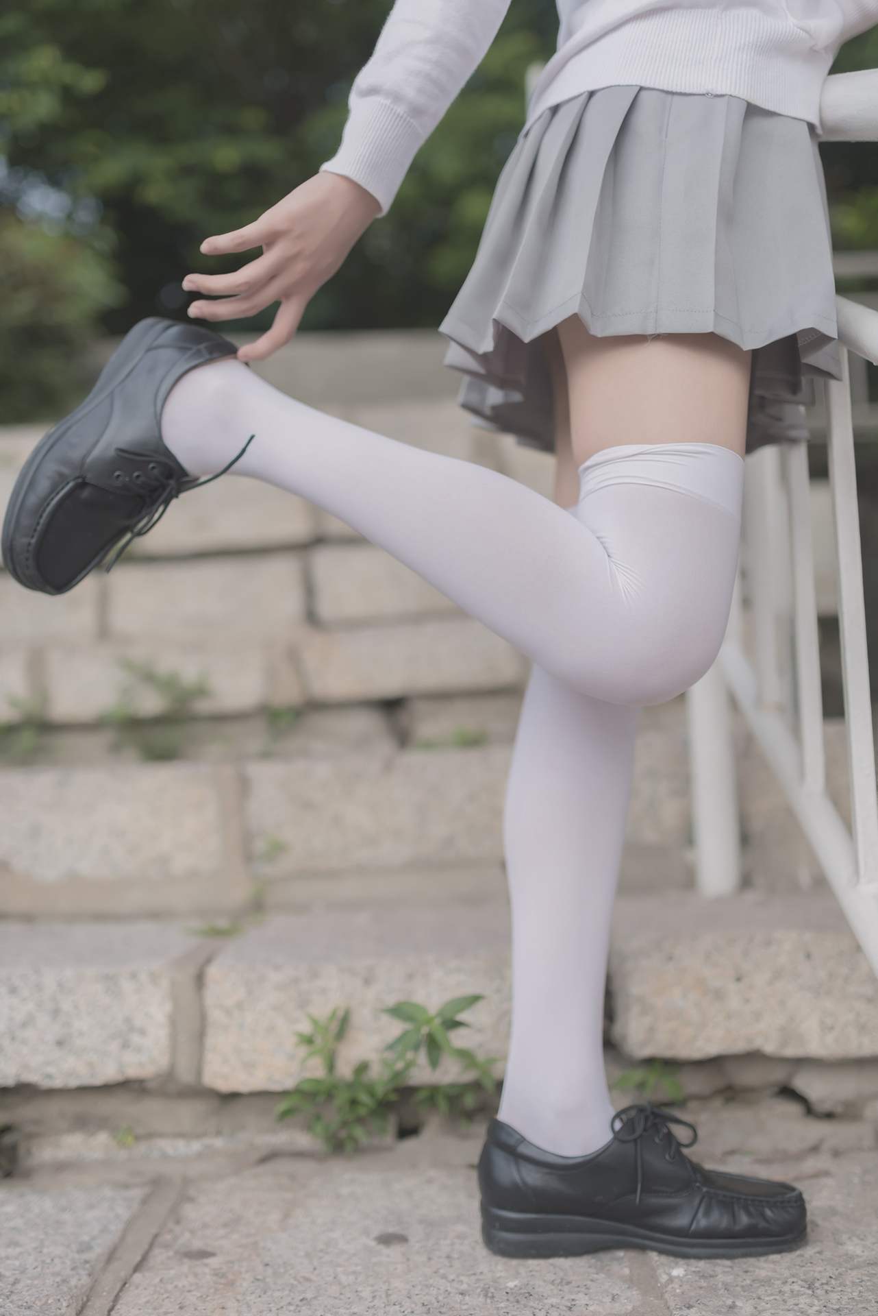 风之领域踏青的美丝少女