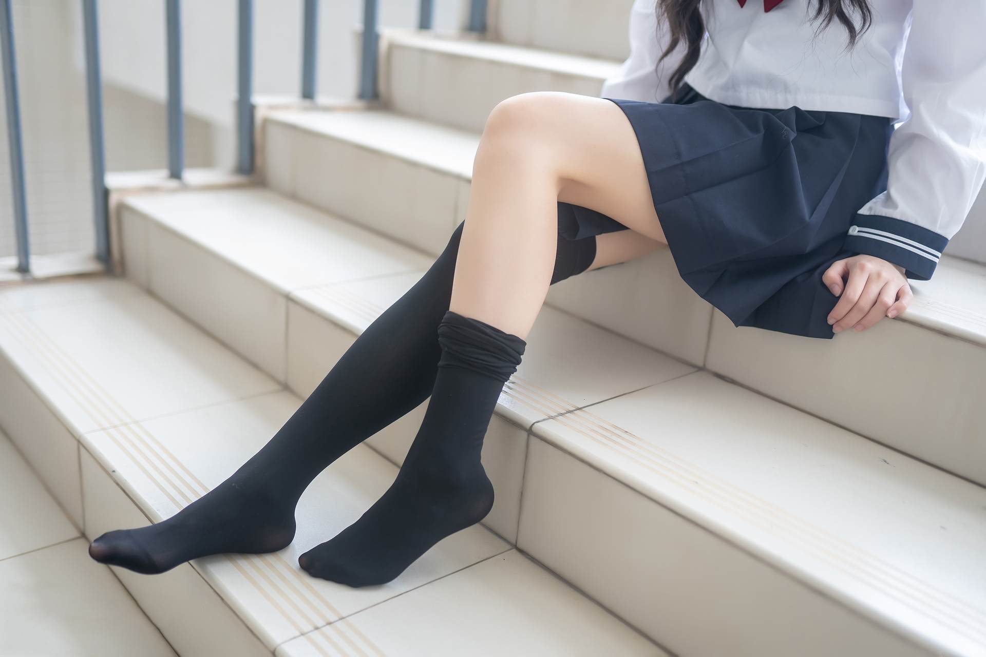 风之领域阶梯上的黑丝JK少女