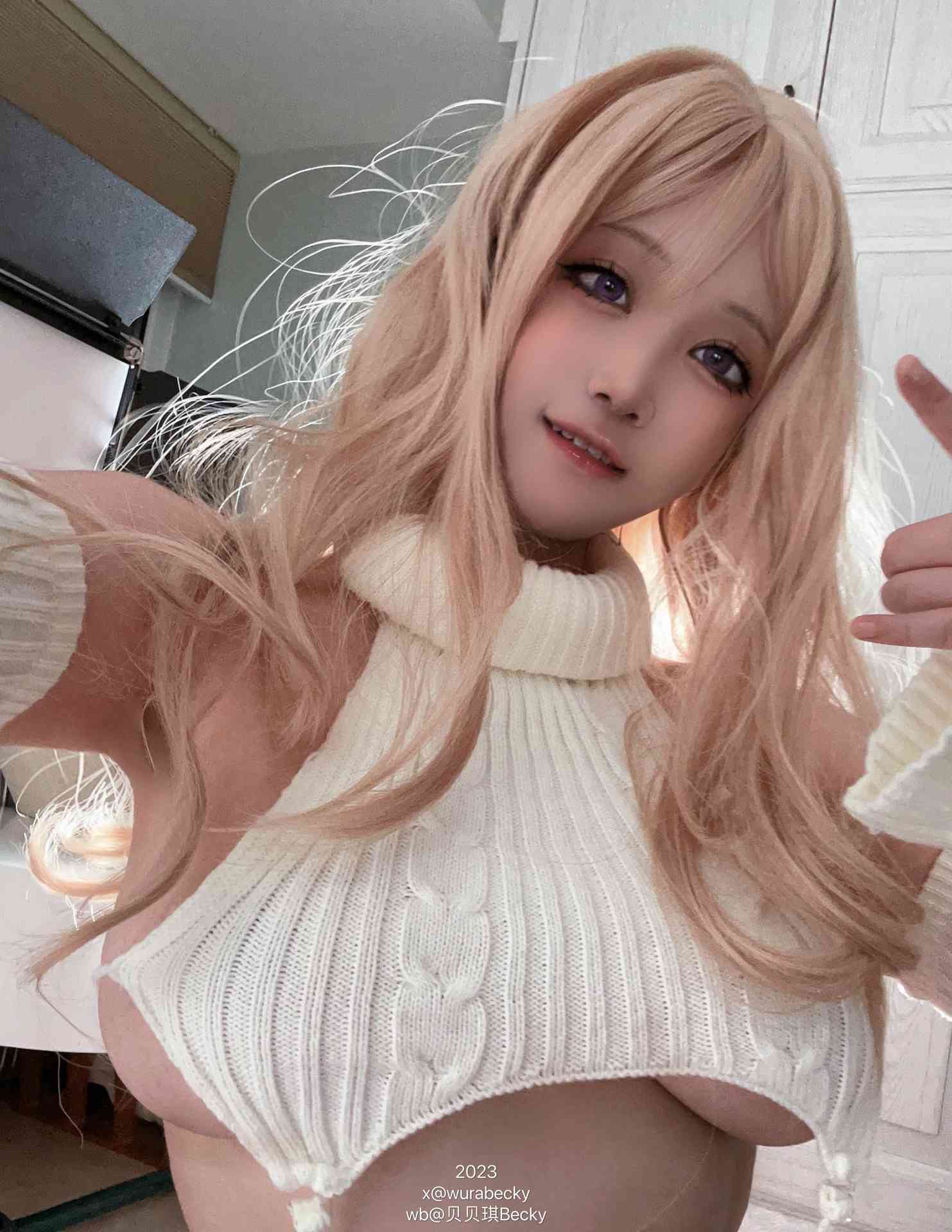 贝贝琪Becky2023年11月 白色毛衣