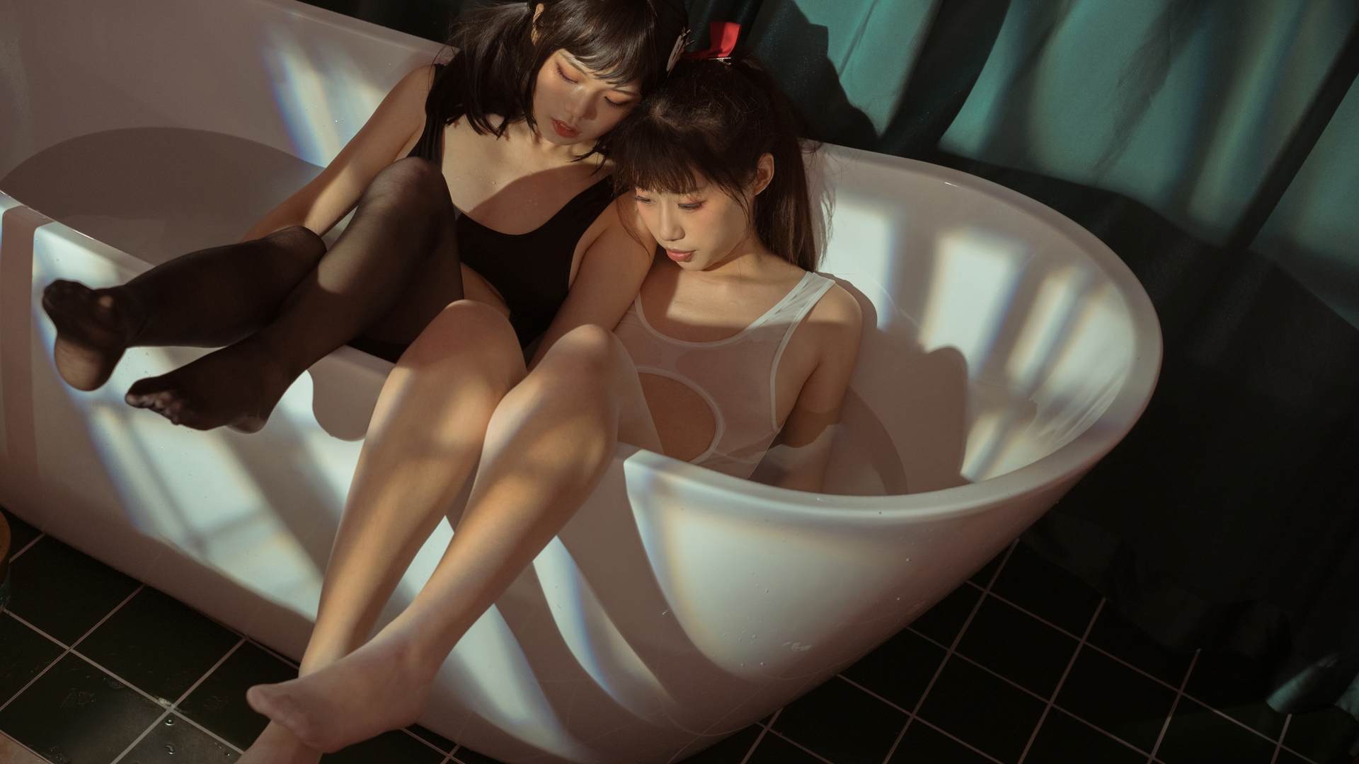 七月喵子黑白双人浴缸